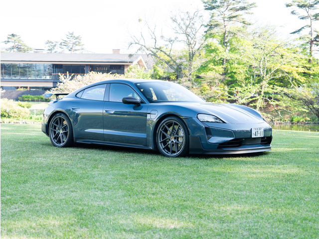 Taycan Turbo GT with Weissach Package