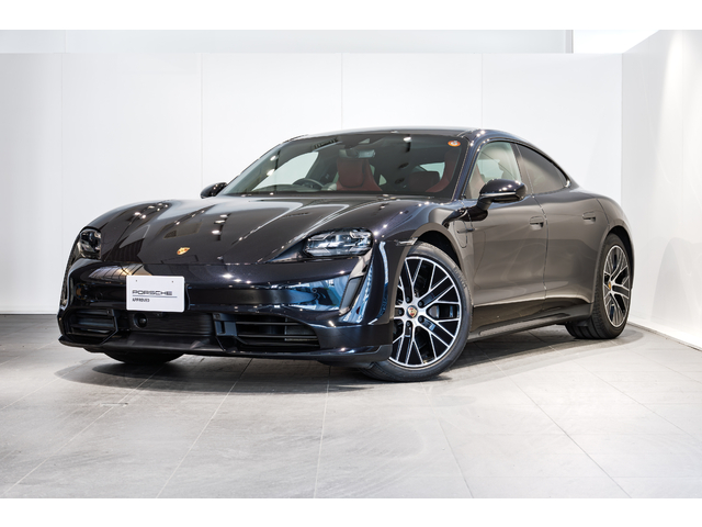 2023年式　タイカンターボ　右ハンドル