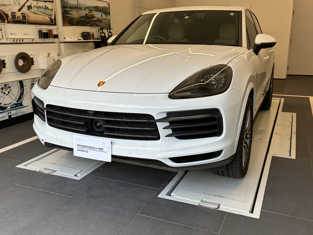 カイエンハイブリッドプラチナED ホワイト PASM PDLS 2022年