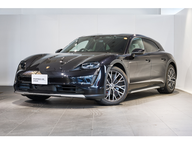 2023年式　タイカン4CT　右ハンドル