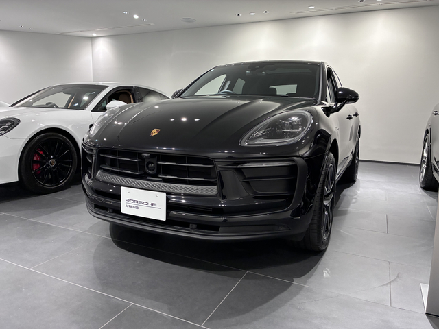 マカン ジェットブラック PASM スポクロスポエグ 2024年