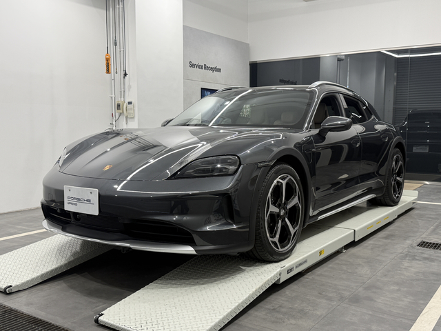 MY2024　タイカン4CT　RHD【R26-0107】