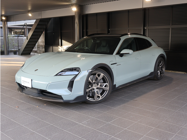 2025年　タイカンターボクロスツーリスモ　RHD