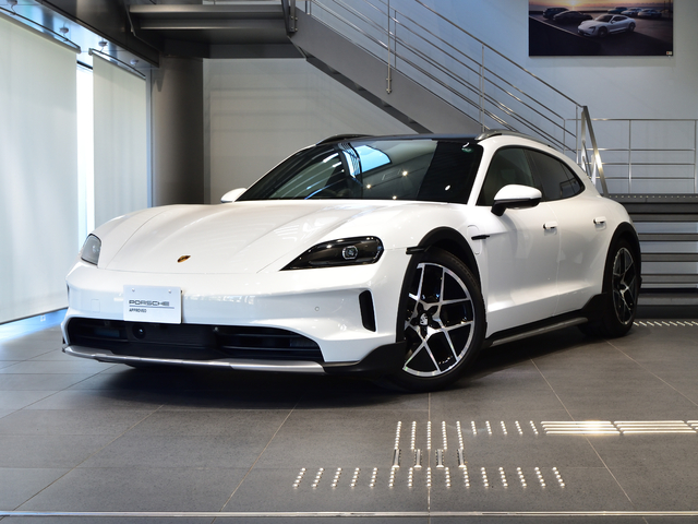 2025年式　タイカン4Cross Turismo　RHD　AT