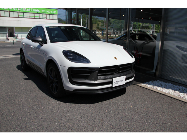 MY2023 Macan T